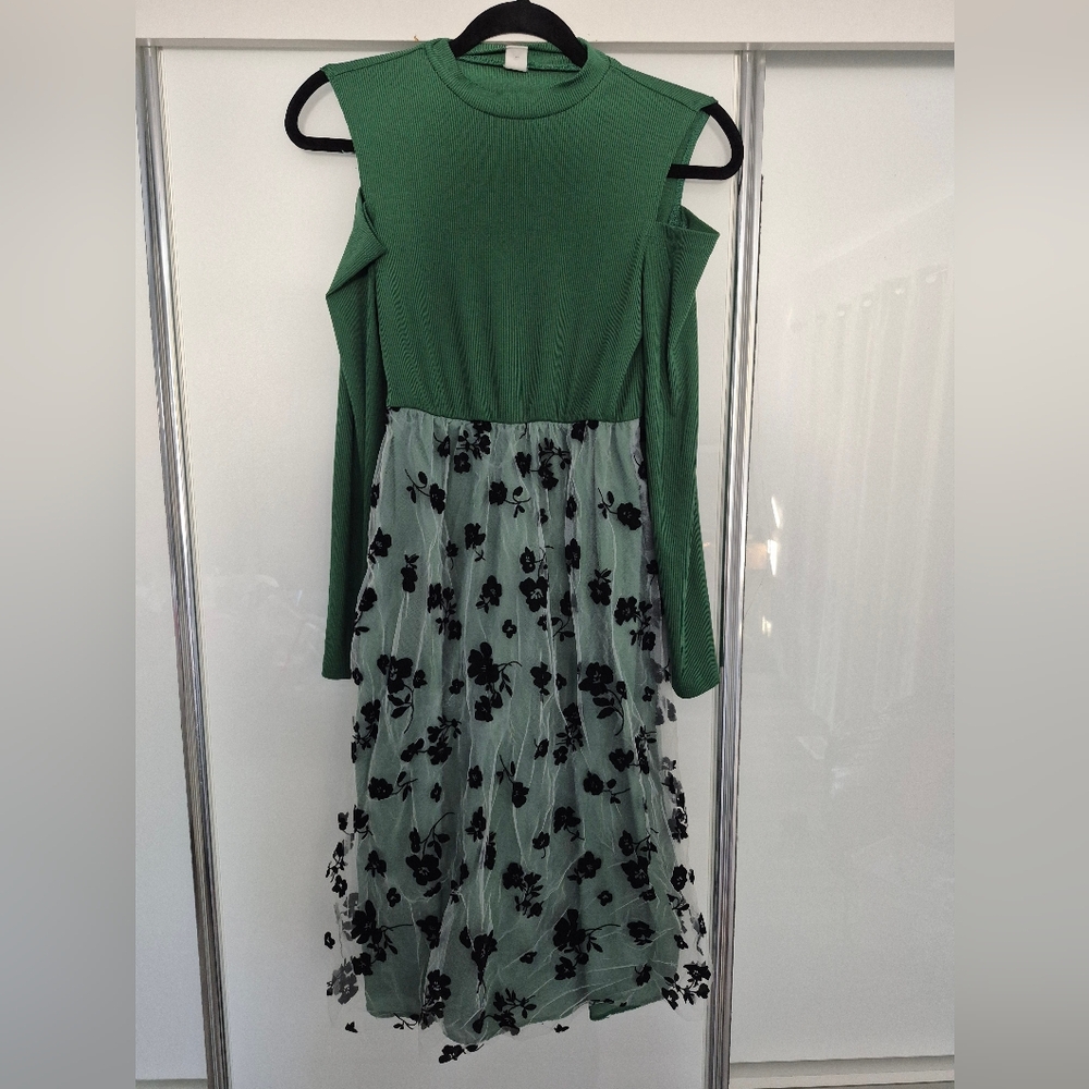 SHEIN Green Ribbed Top